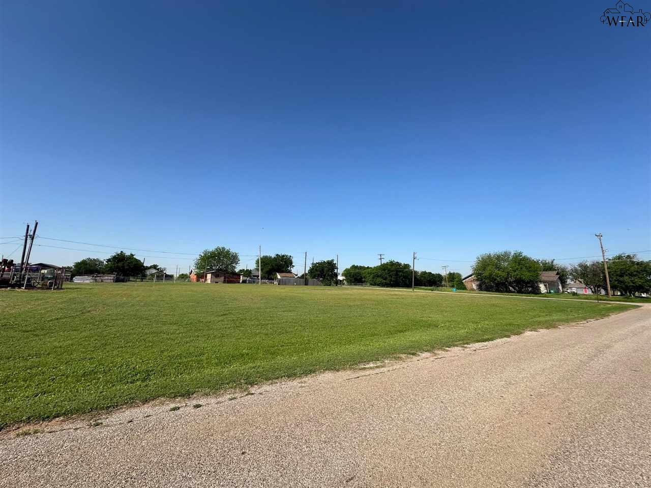 800 E Garrison Avenue, Electra, Texas image 2
