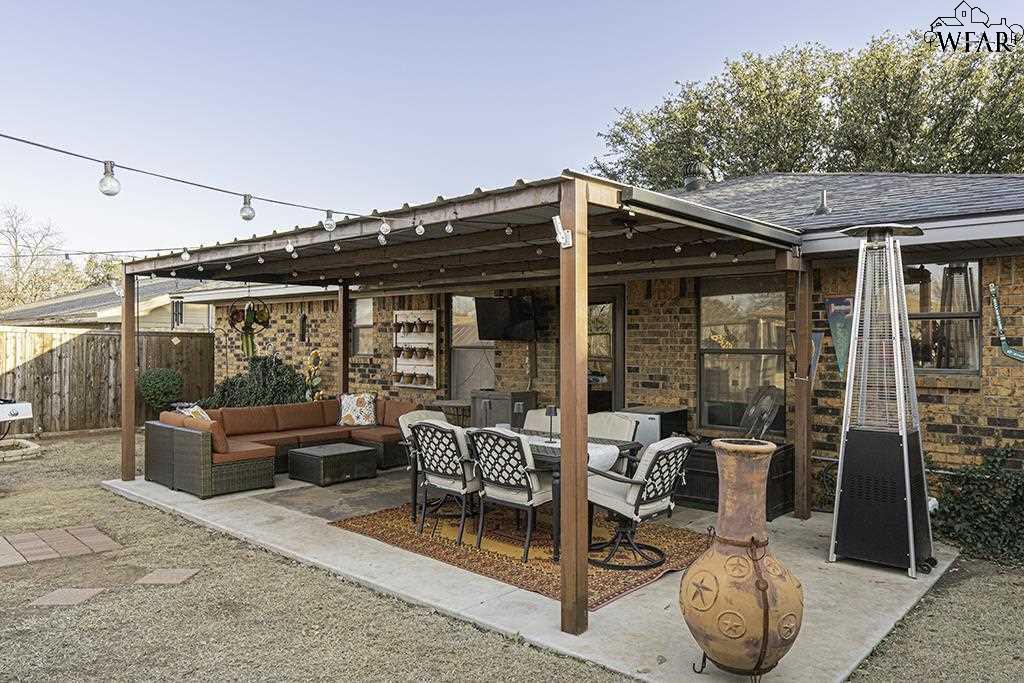 702 W Louisa Avenue, Iowa Park, Texas image 3
