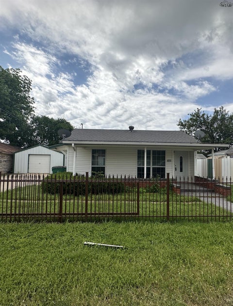 Homes For Rent - 407 E Gilbert Avenue<br/> Wichita Falls, TX 76365