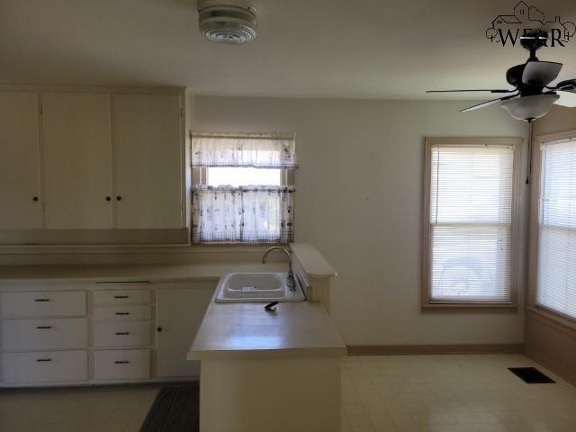 808 S Central Avenue, Petrolia, Texas image 8