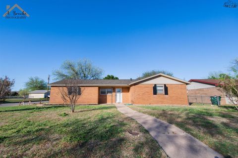 Homes For Rent - 1020 W Cornelia Avenue<br/> Wichita County, Iowa Park, TX 76367