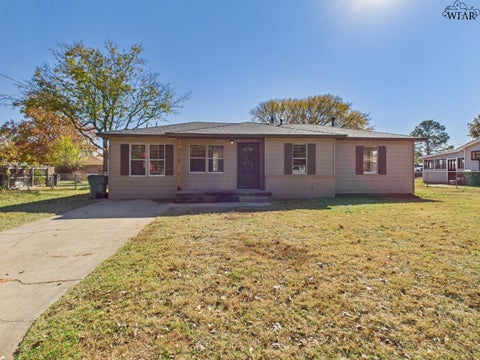 Homes For Sale - 1009 Rosebud Street<br/> Wichita County, Burkburnett, TX 76354
