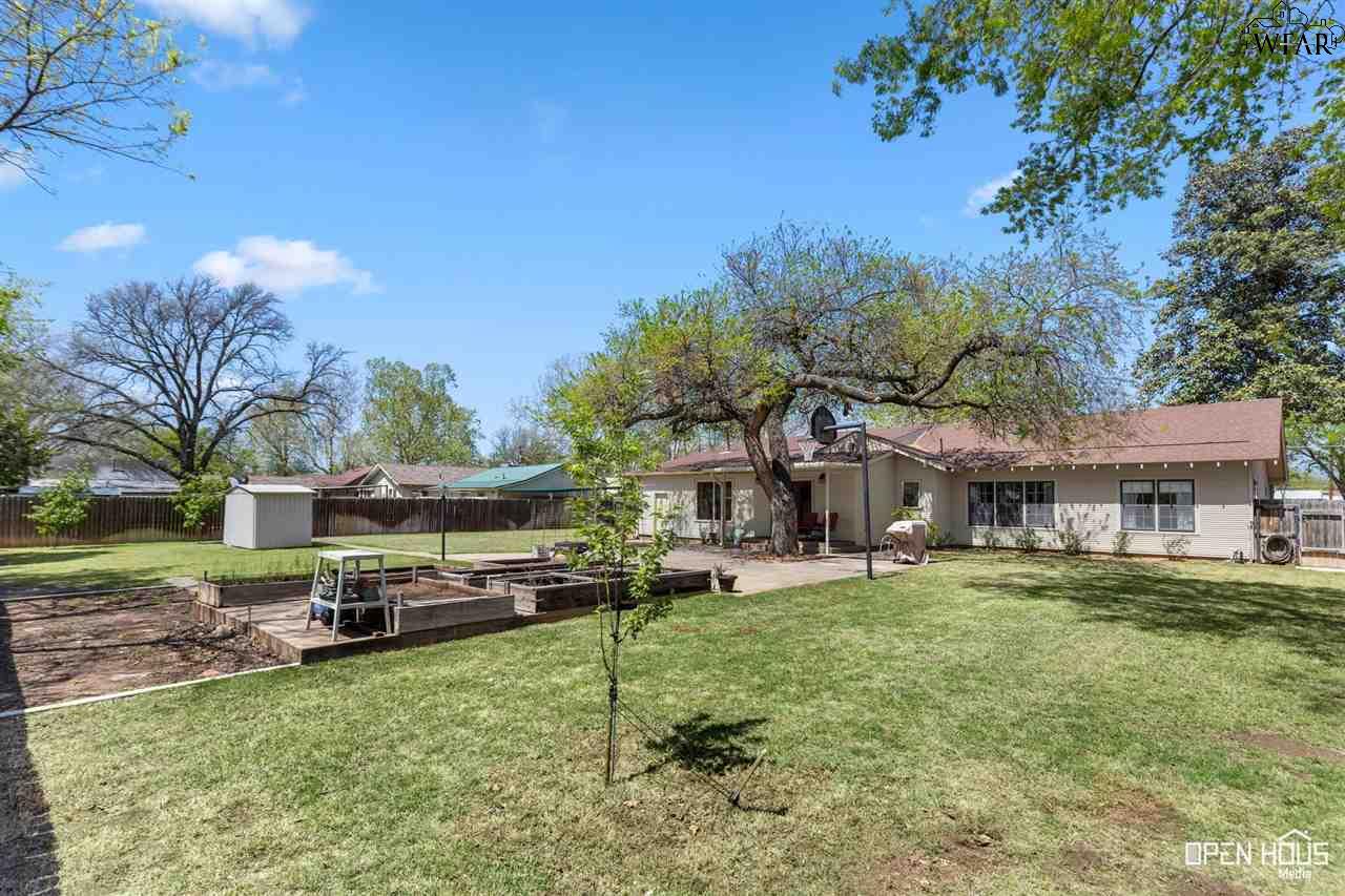 310 Ellis Street, Burkburnett, Texas image 30