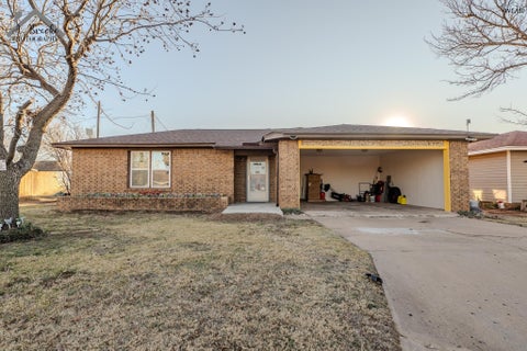 Homes For Sale - 408 E Ida Avenue<br/> Electra, TX 76360
