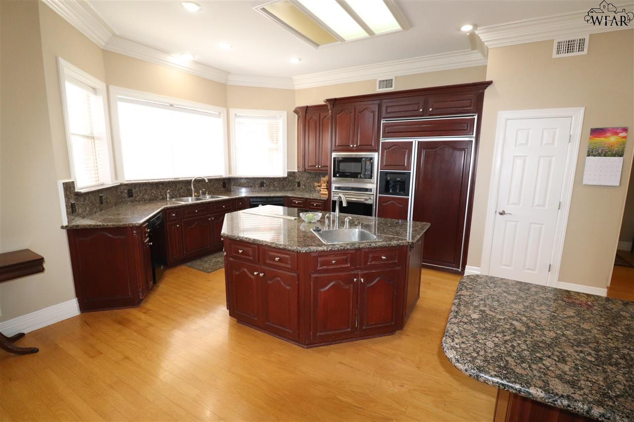 505 Country Club Drive, Henrietta, Texas image 17