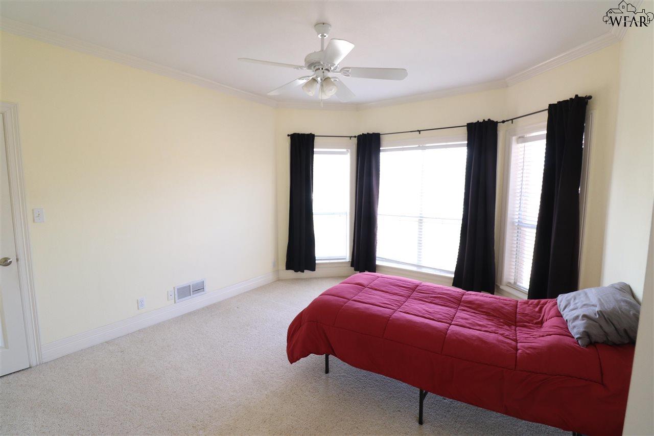 505 Country Club Drive, Henrietta, Texas image 25