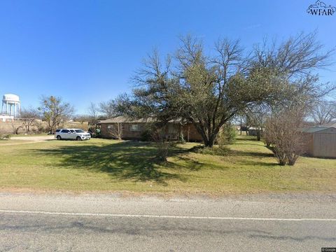 Homes For Sale - 1225 W Belknap Street<br/> Jacksboro, TX 76458
