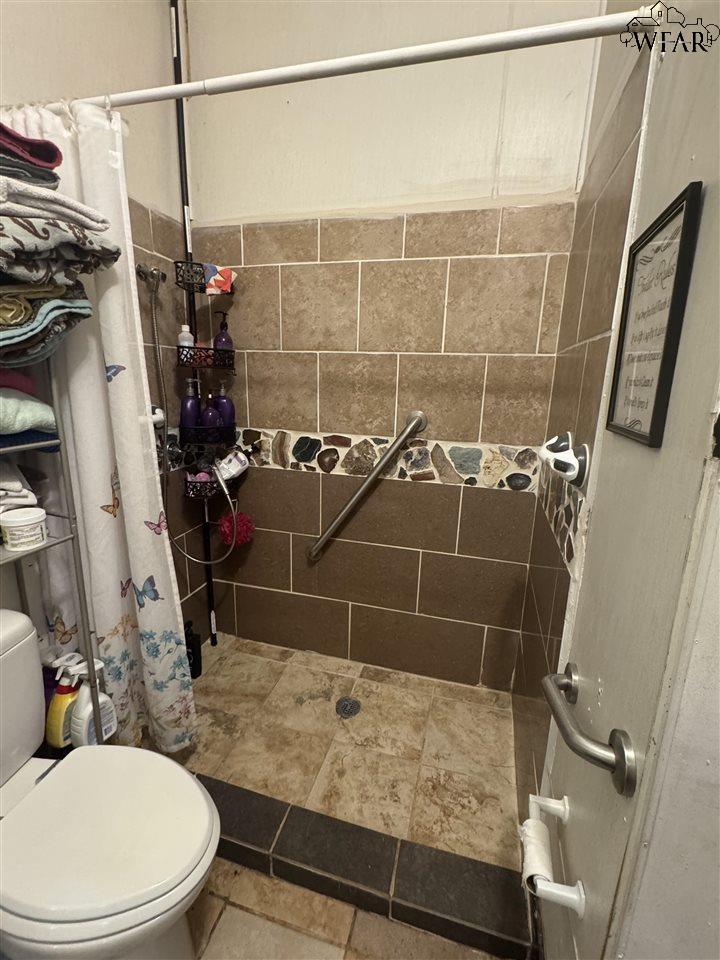 225 Sycamore Street, Archer City, Texas image 8