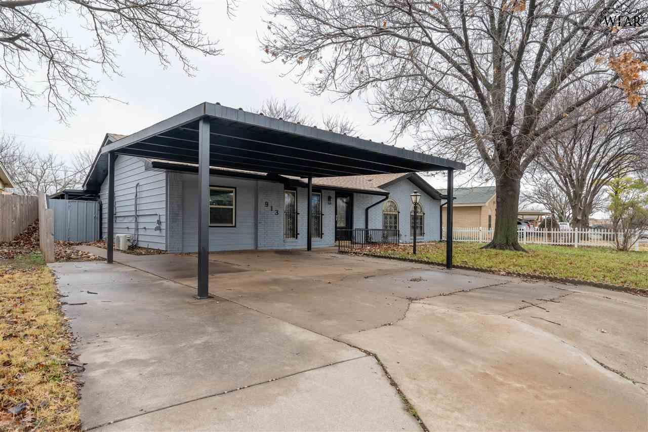 913 Foley Avenue, Iowa Park, Texas image 1