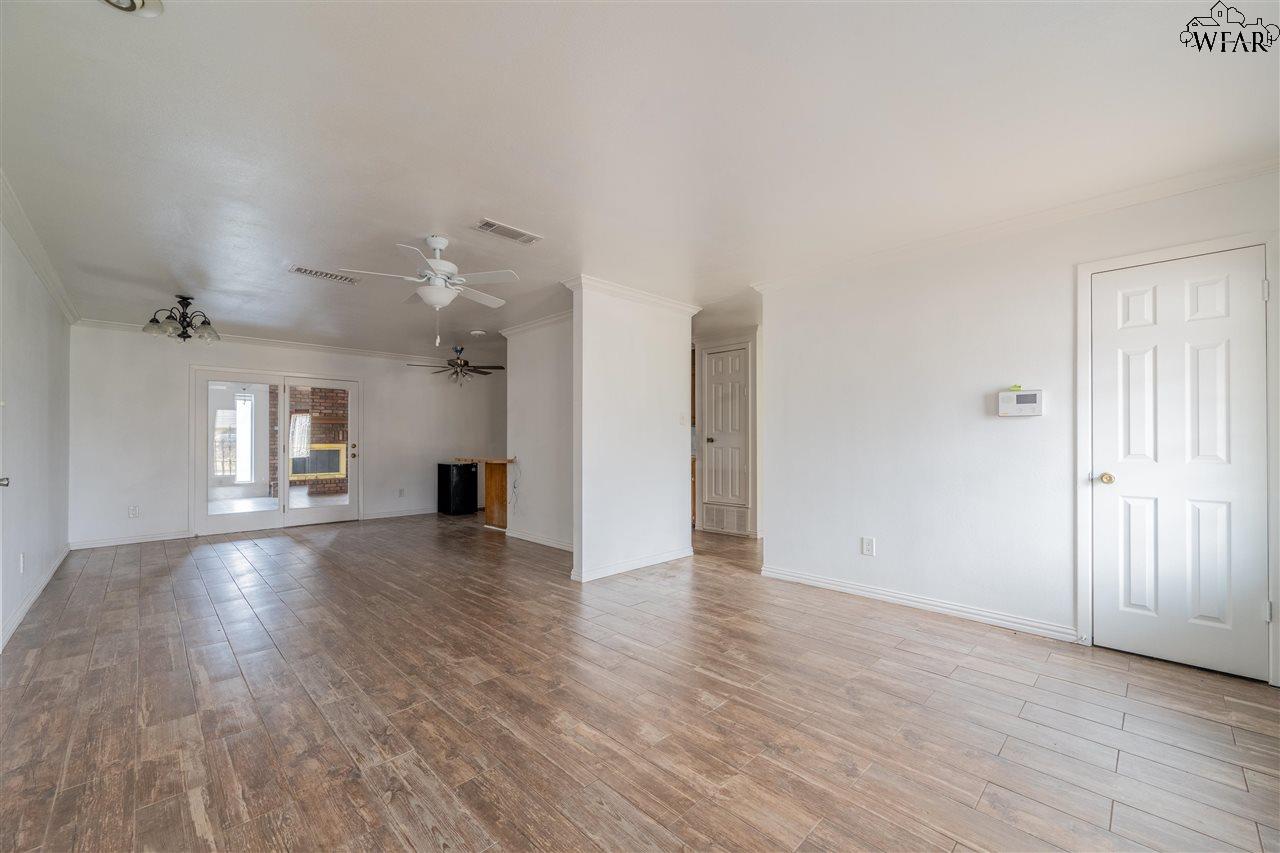 913 Foley Avenue, Iowa Park, Texas image 2