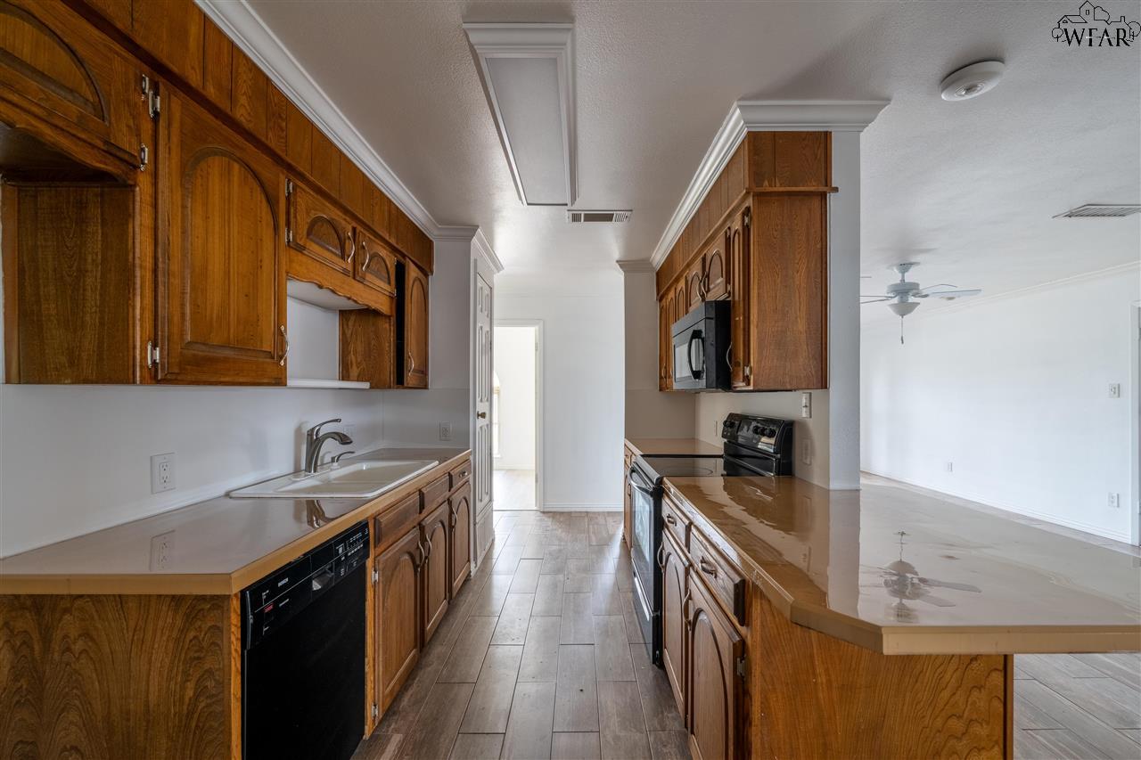 913 Foley Avenue, Iowa Park, Texas image 4