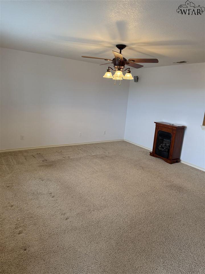 568 Vaughn Road, Burkburnett, Texas image 3