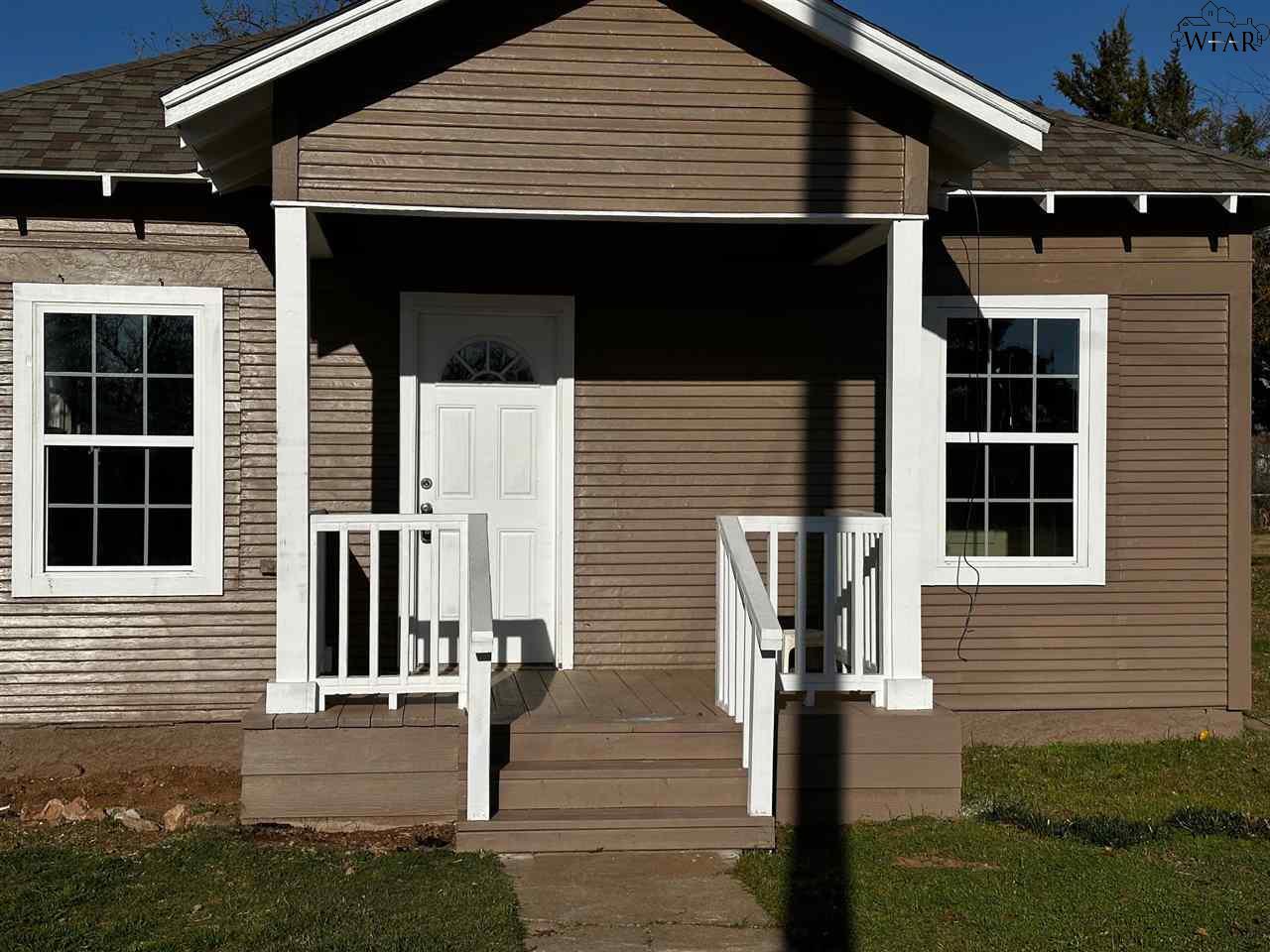103 W Glisson Avenue, Electra, Texas image 1