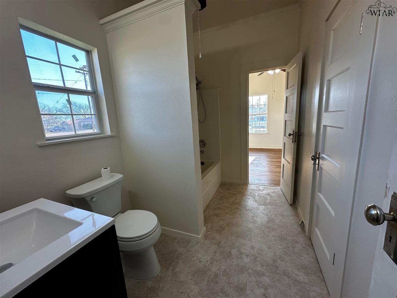 103 W Glisson Avenue, Electra, Texas image 14
