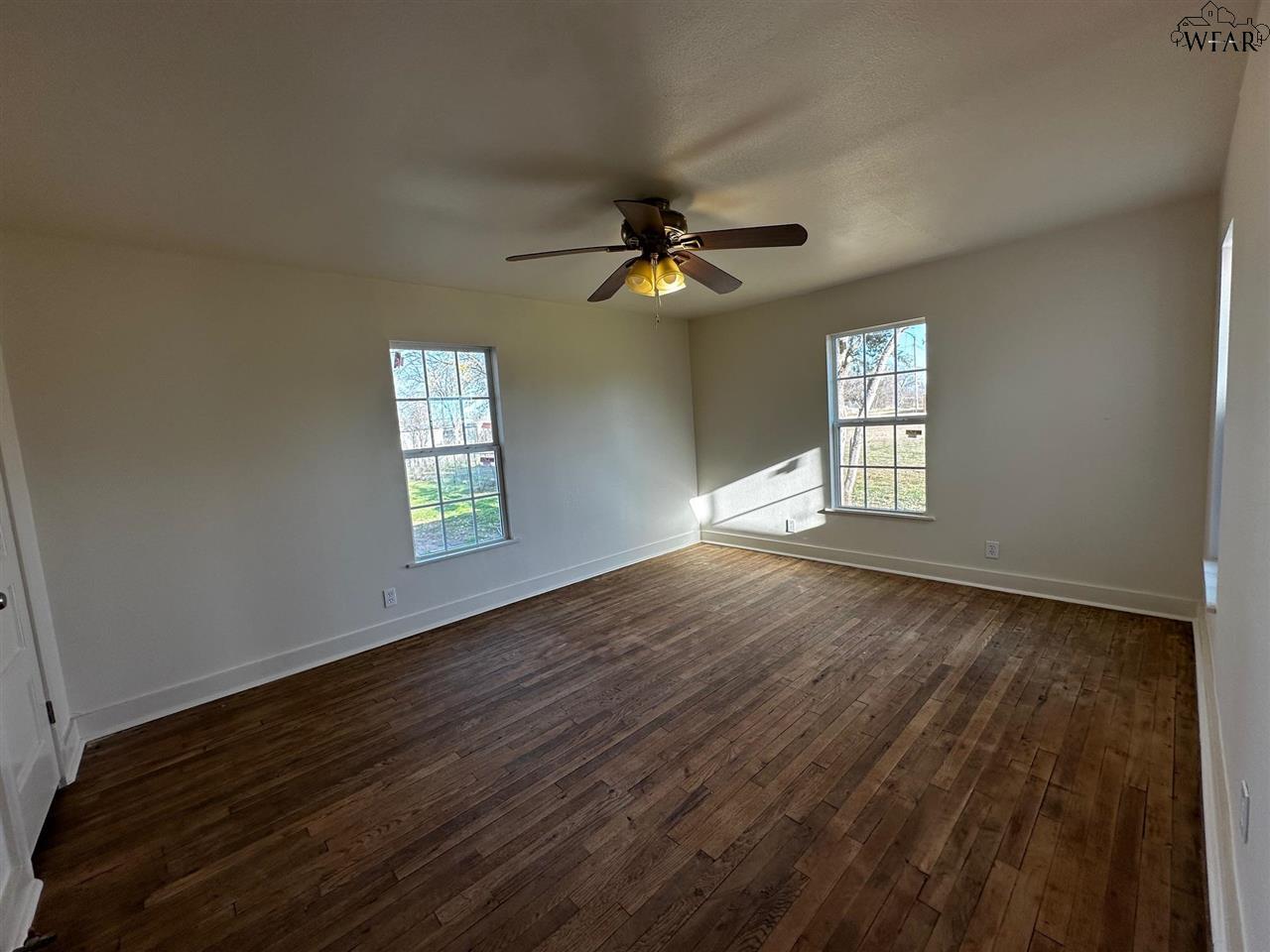 103 W Glisson Avenue, Electra, Texas image 12