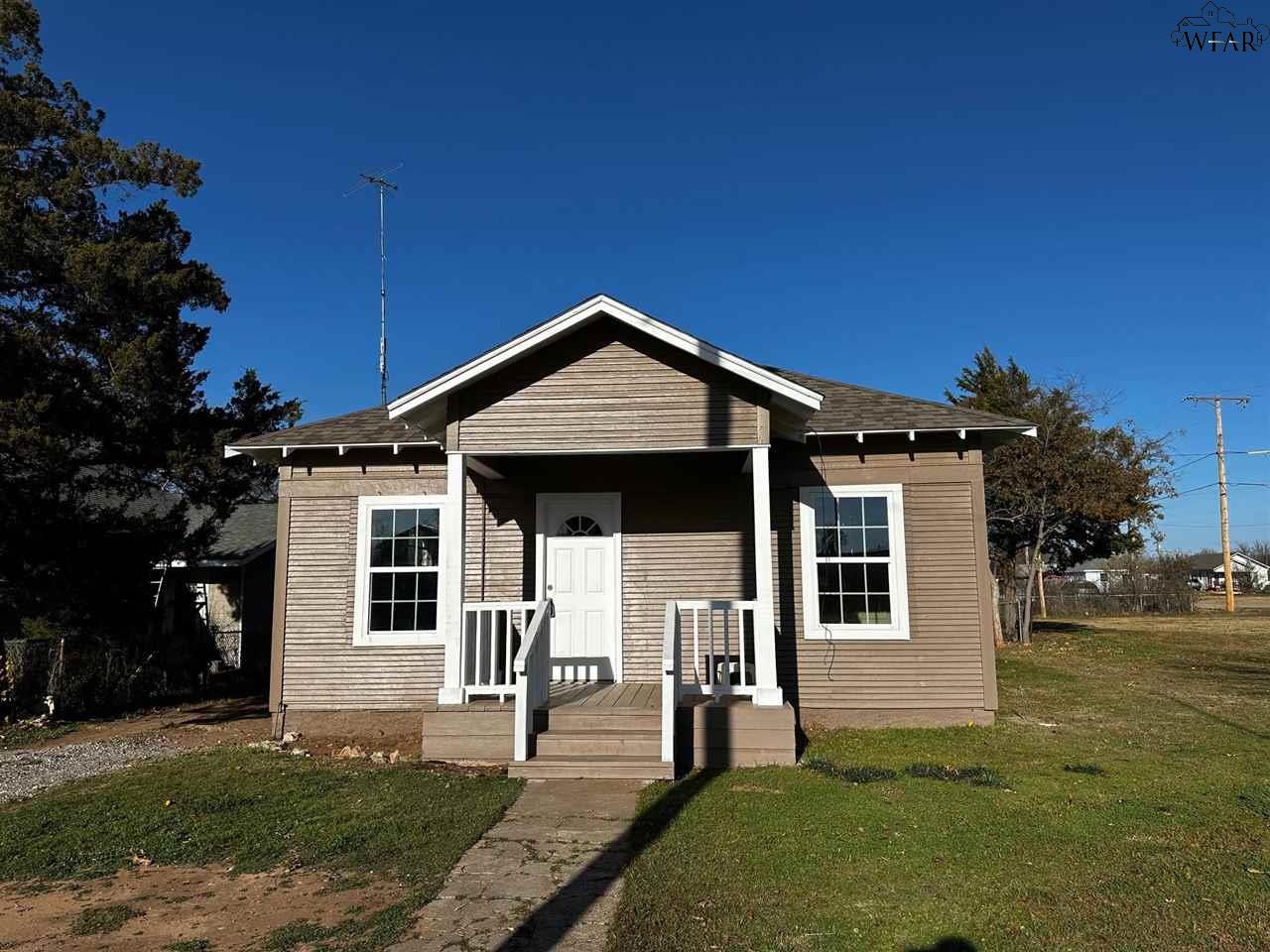 103 W Glisson Avenue, Electra, Texas image 2