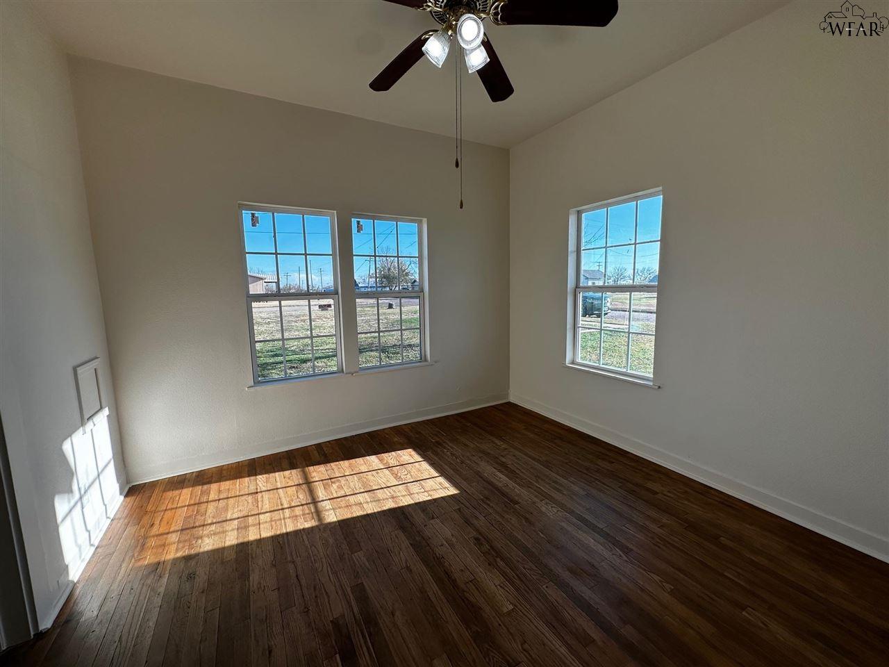 103 W Glisson Avenue, Electra, Texas image 18