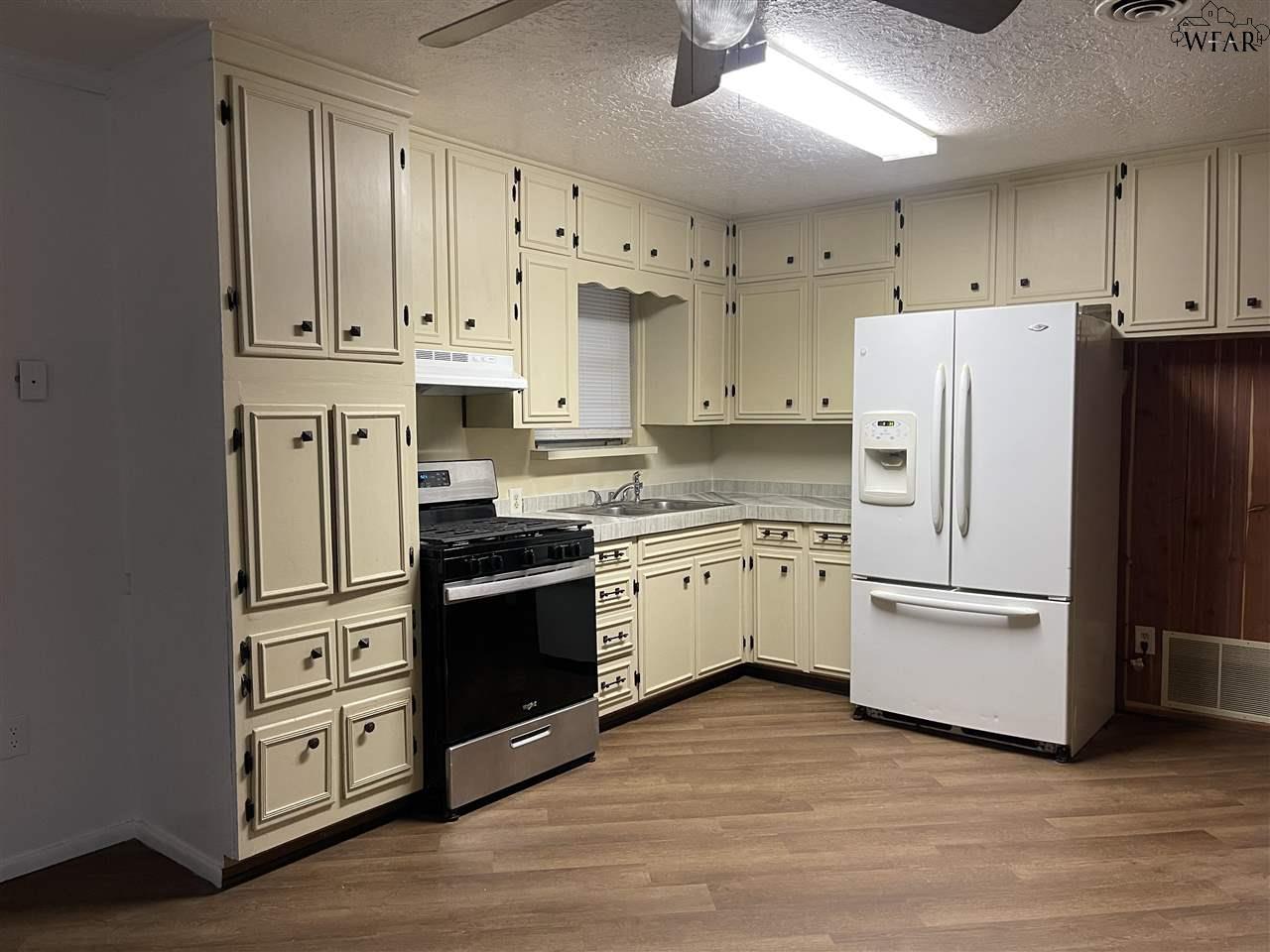 1301 Eleanor Street, Burkburnett, Texas image 6