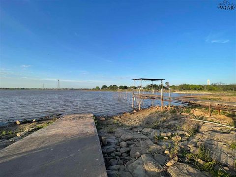 Homes For Sale - 374 Pawnee Trail<br/> Henrietta, TX 76365