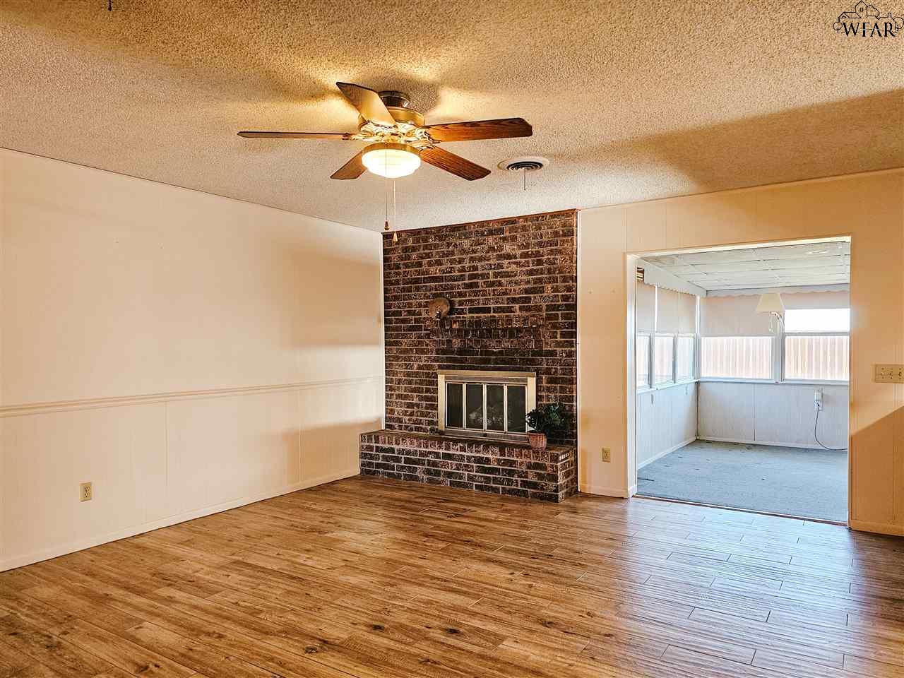 1035 Jan Lee Drive, Burkburnett, Texas image 3