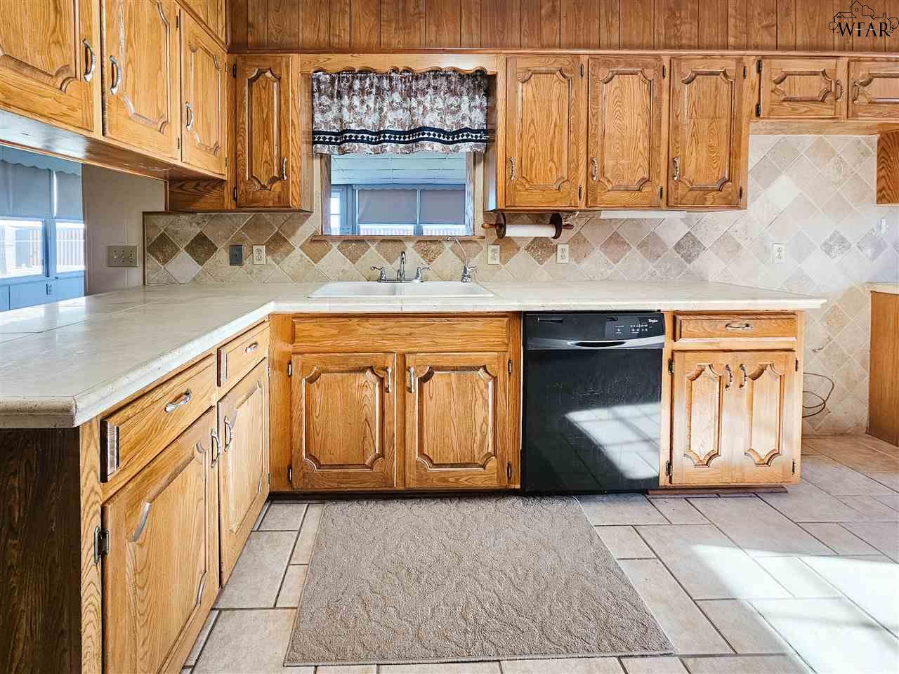 1035 Jan Lee Drive, Burkburnett, Texas image 7