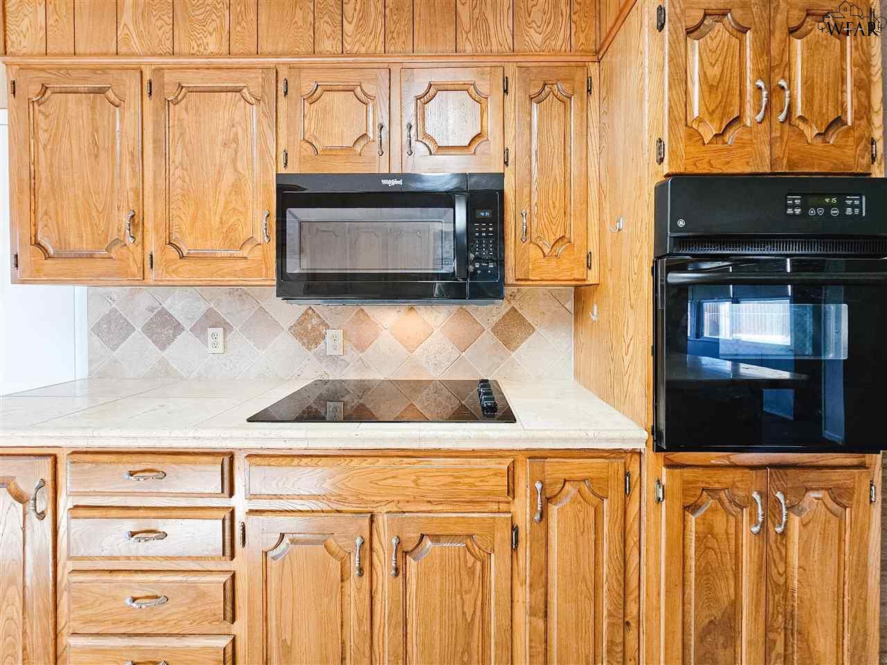 1035 Jan Lee Drive, Burkburnett, Texas image 8