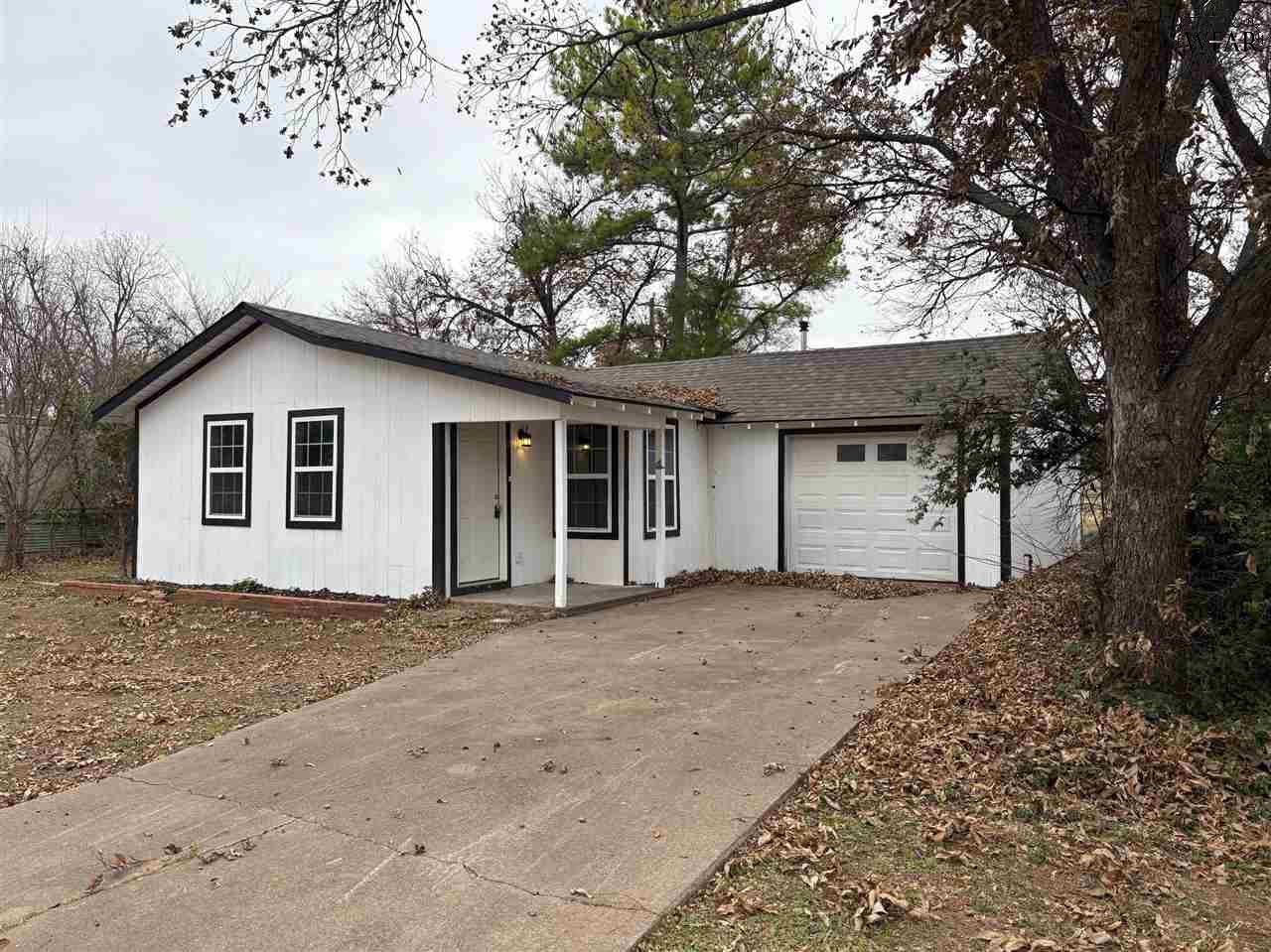 701 E Bank Street, Iowa Park, Texas image 2