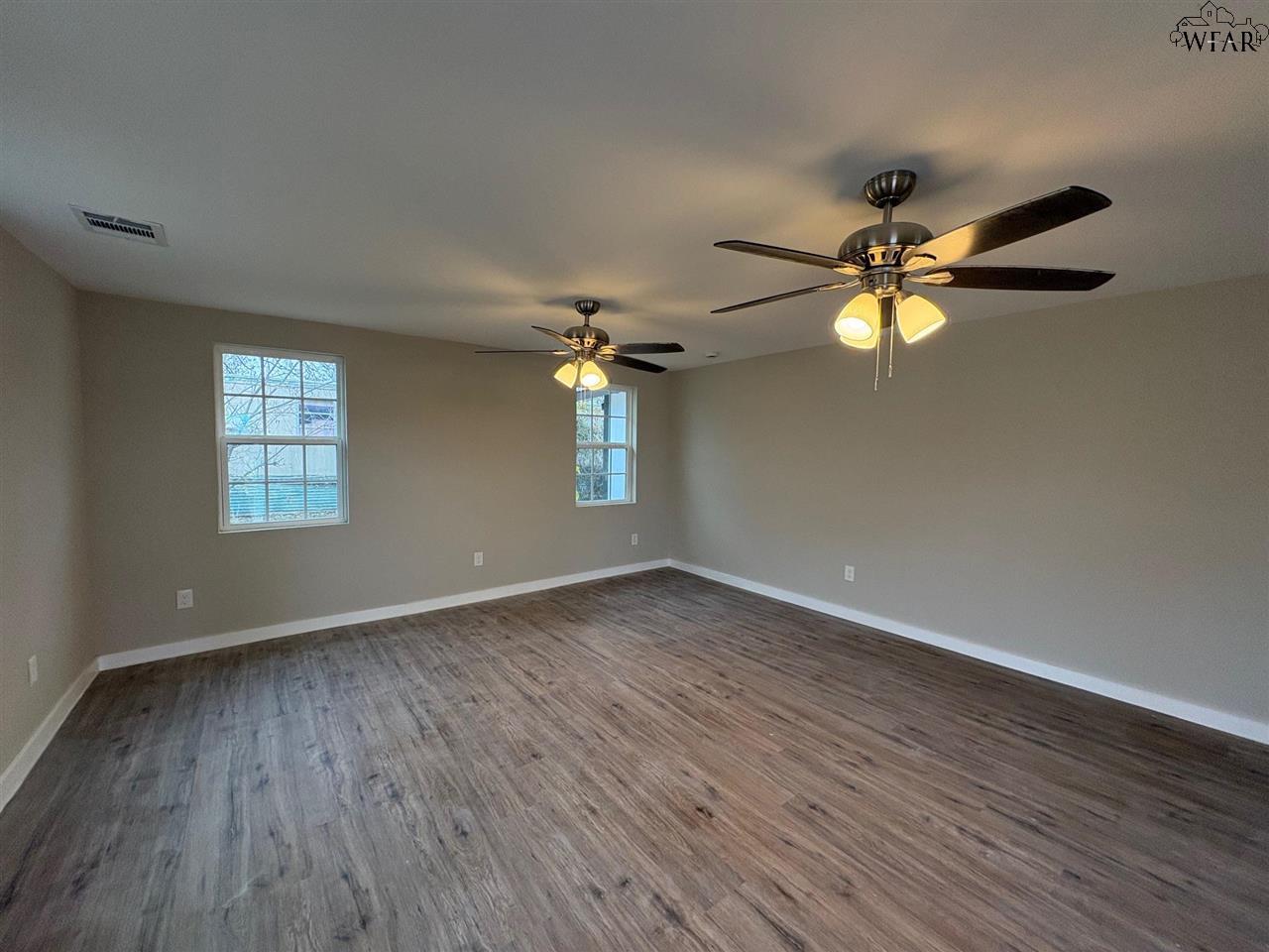 701 E Bank Street, Iowa Park, Texas image 3