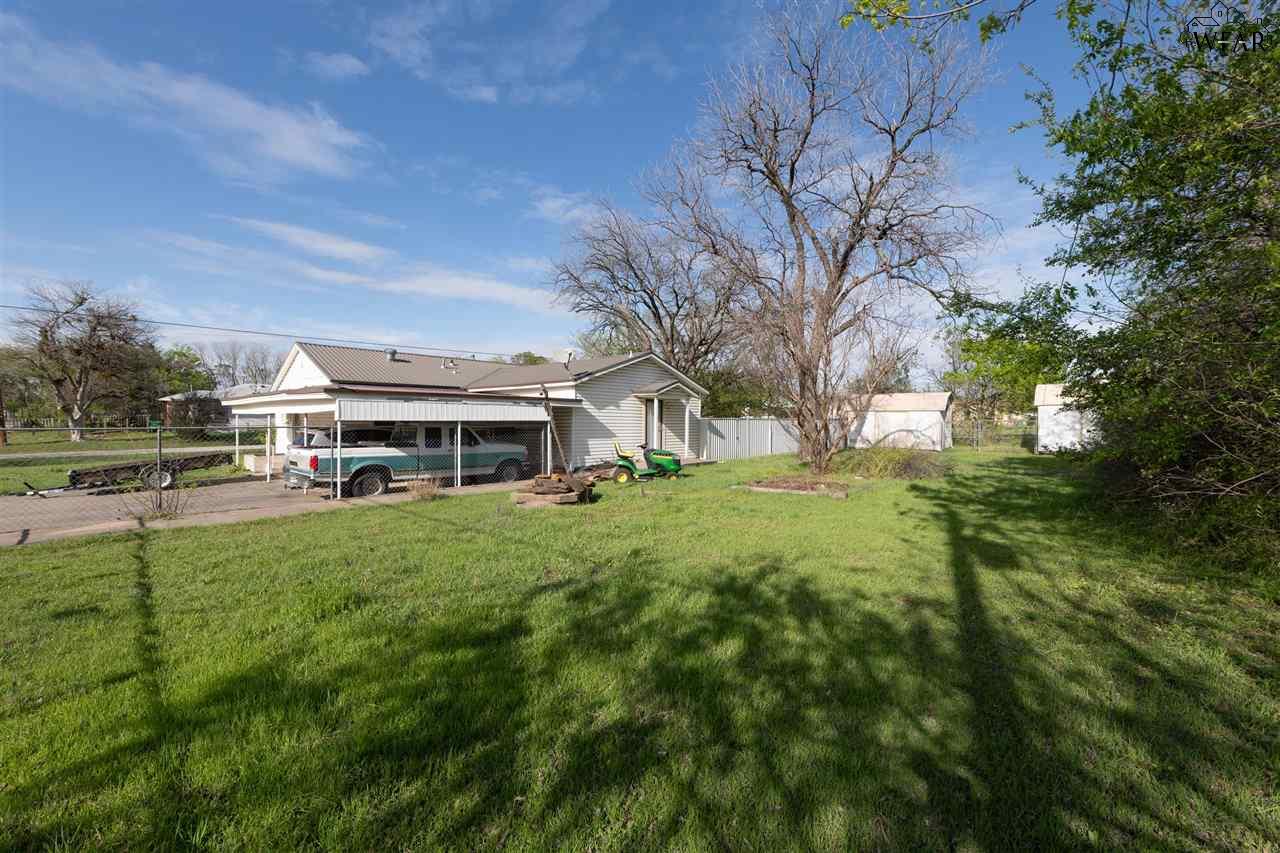 215 W Spring Street, Henrietta, Texas image 27