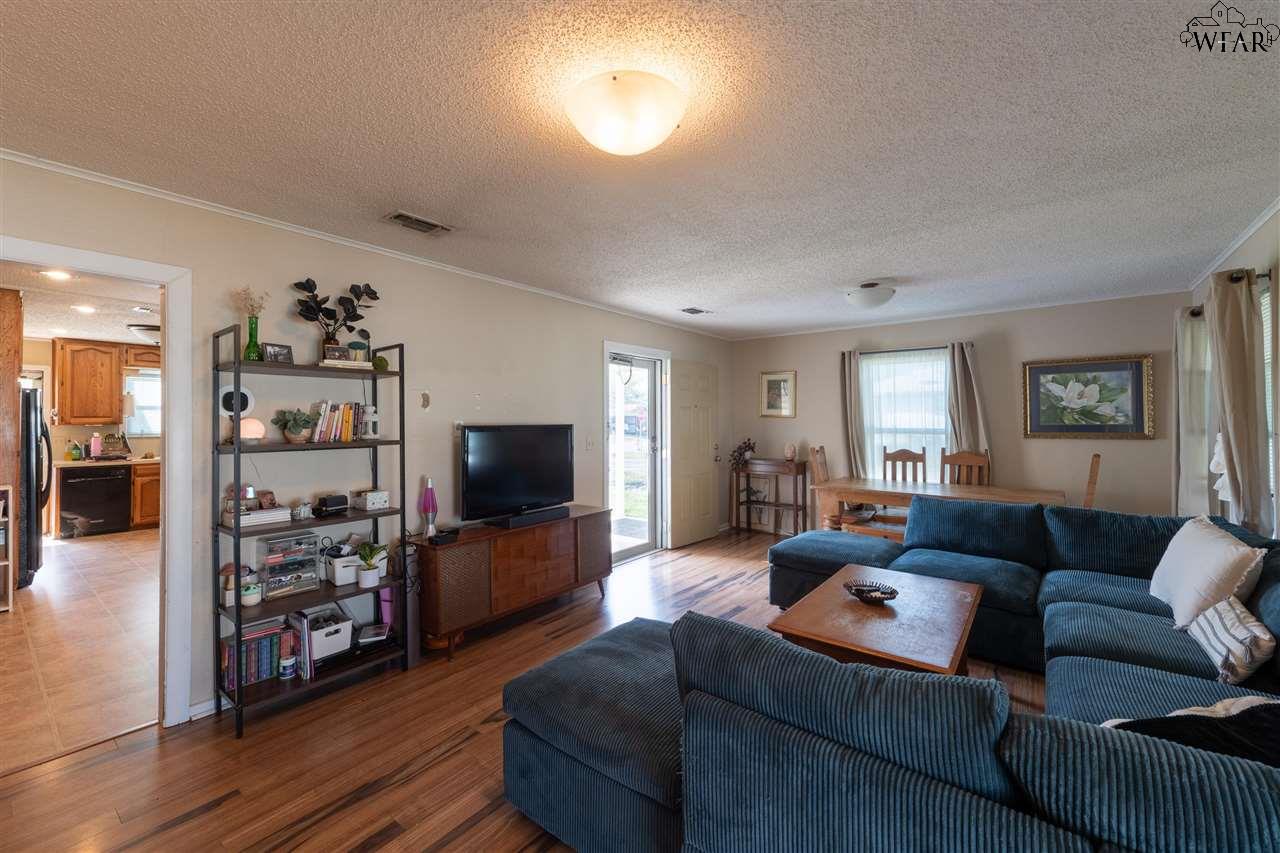 215 W Spring Street, Henrietta, Texas image 10