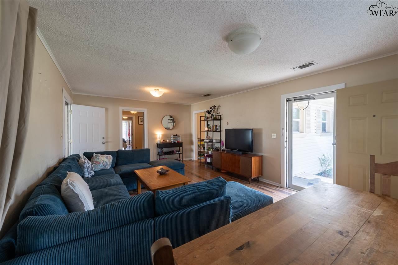 215 W Spring Street, Henrietta, Texas image 11