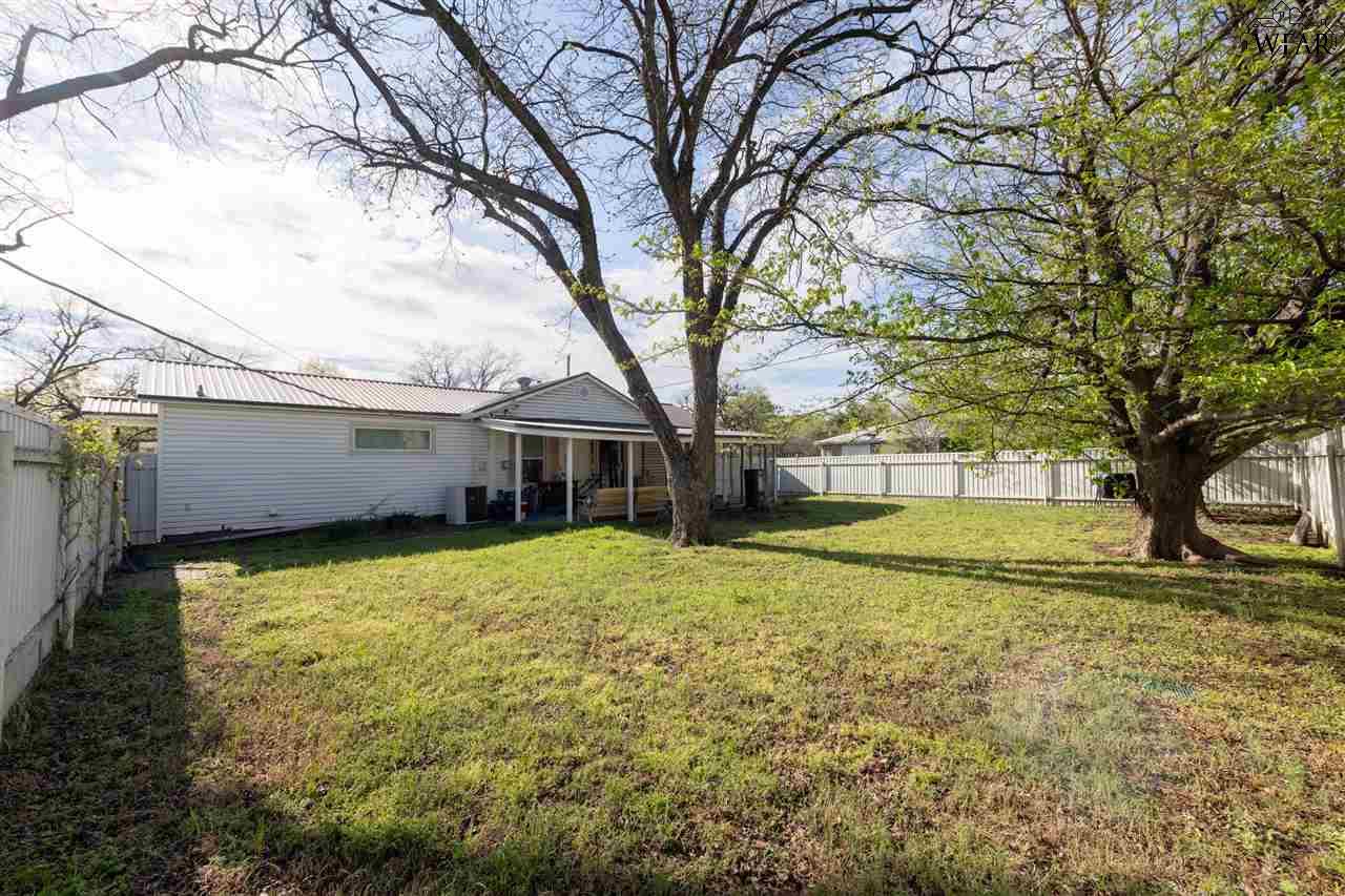 215 W Spring Street, Henrietta, Texas image 24