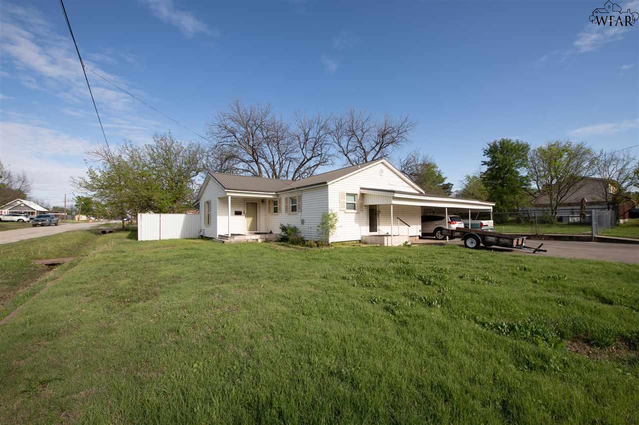 215 W Spring Street, Henrietta, Texas image 2