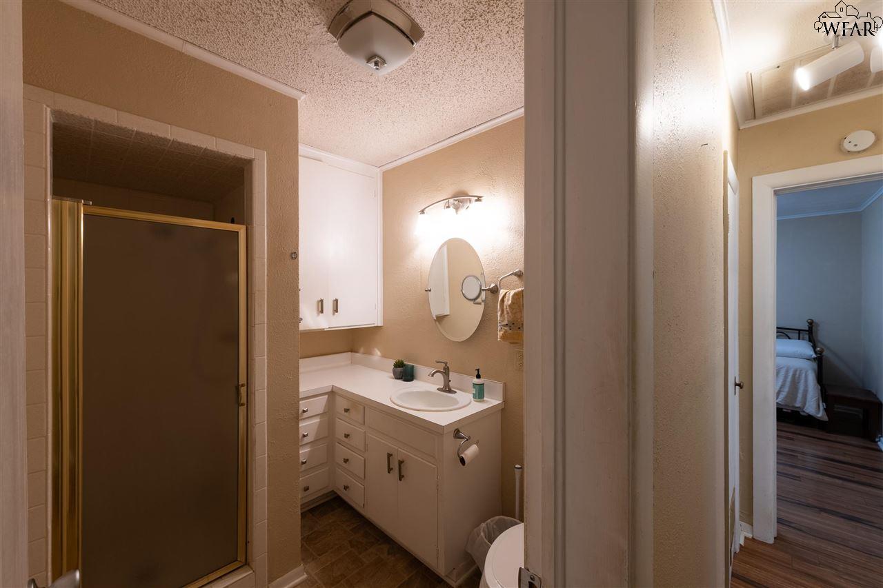 215 W Spring Street, Henrietta, Texas image 14