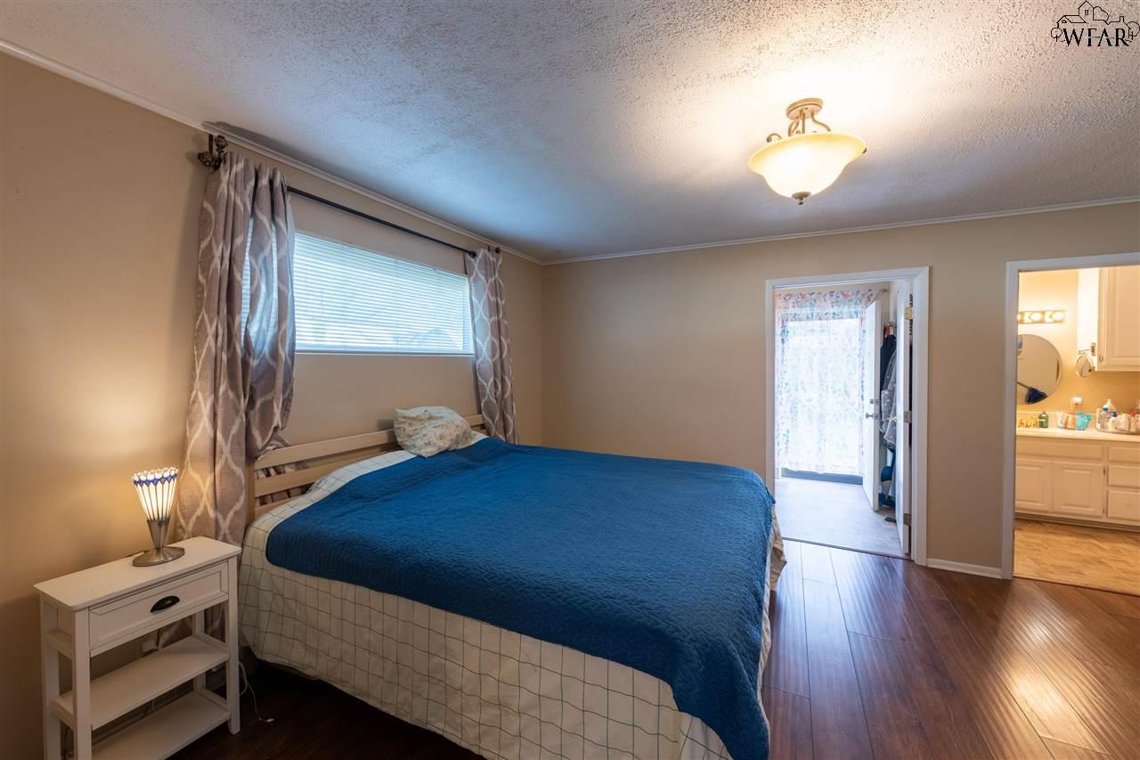 215 W Spring Street, Henrietta, Texas image 18