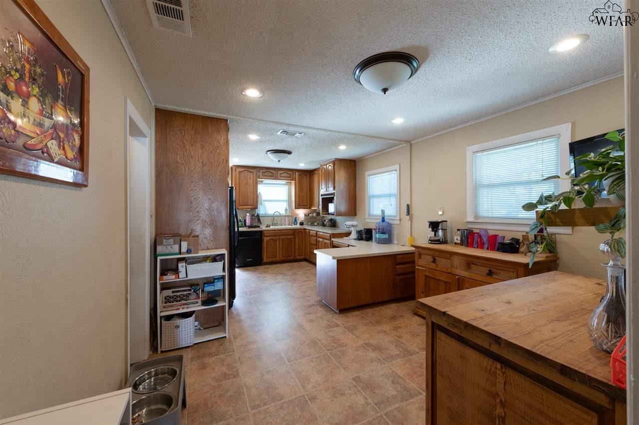 215 W Spring Street, Henrietta, Texas image 8
