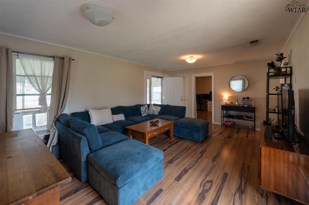 215 W Spring Street, Henrietta, Texas image 12