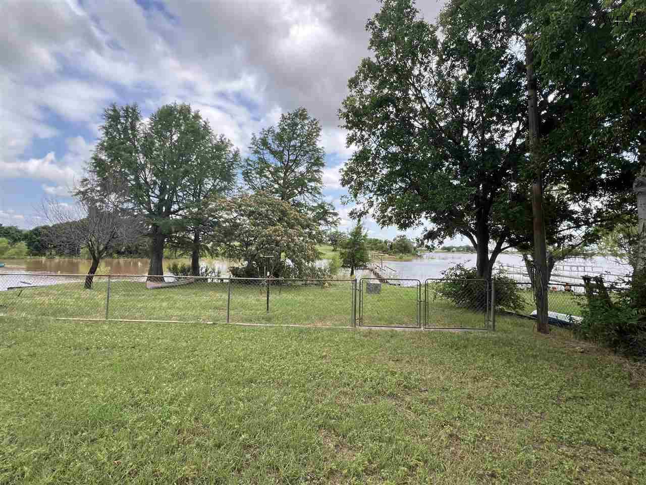 1001 Miller Shores Road, Henrietta, Texas image 5