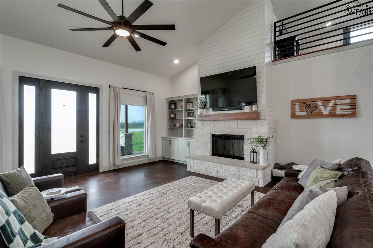 611 Andy Kenyon Road, Iowa Park, Texas image 3