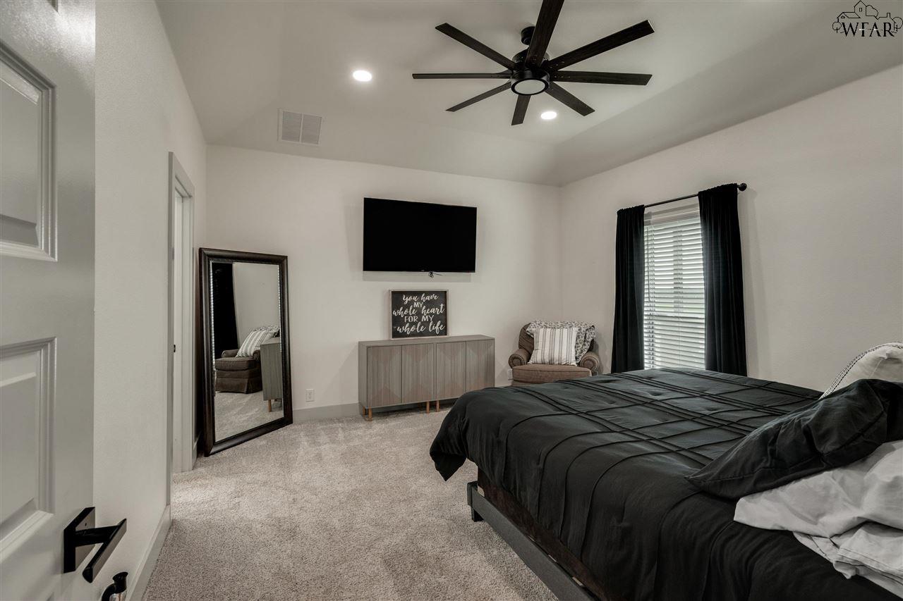 611 Andy Kenyon Road, Iowa Park, Texas image 11