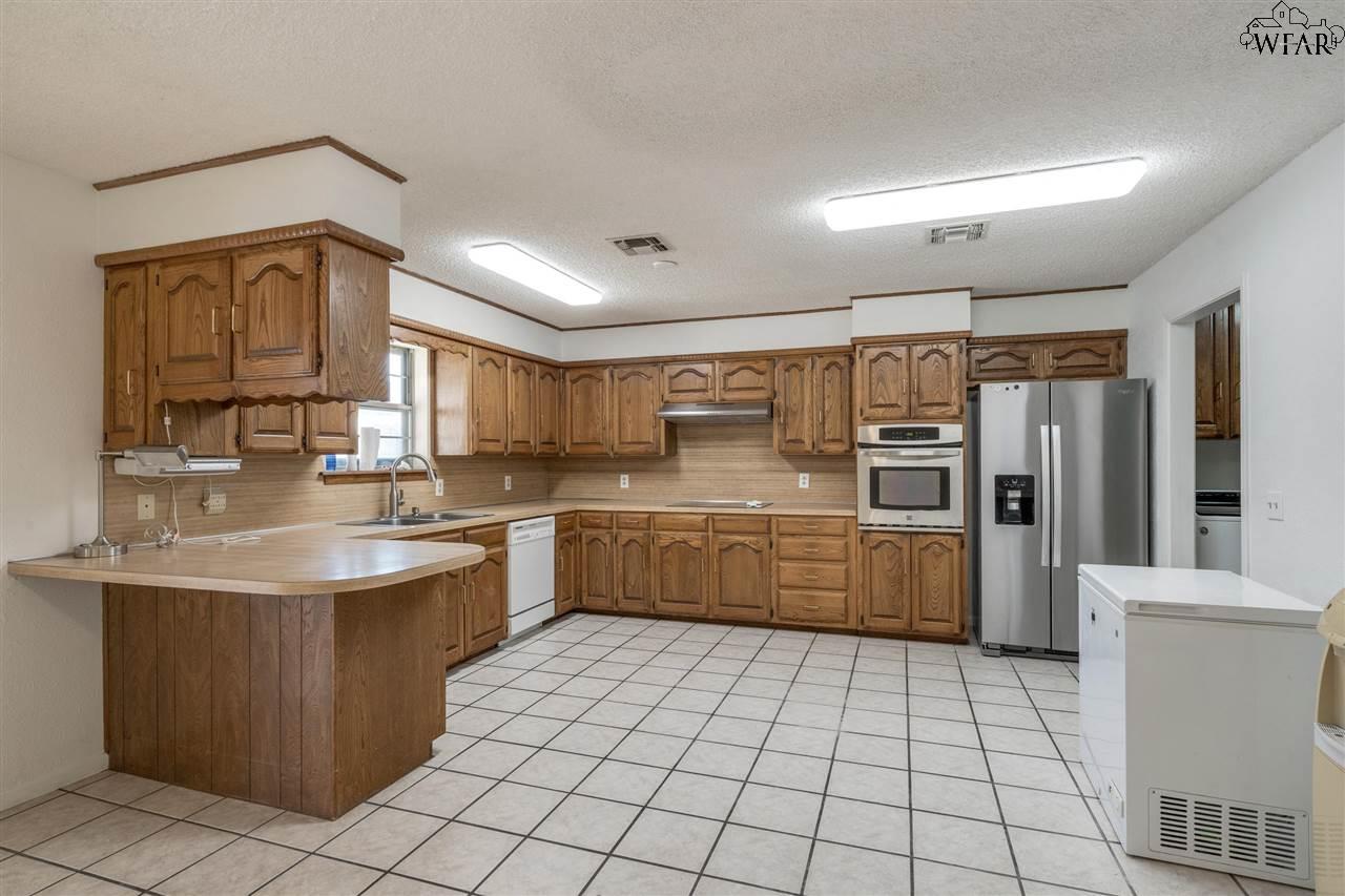 921 Kiowa Drive, Burkburnett, Texas image 6