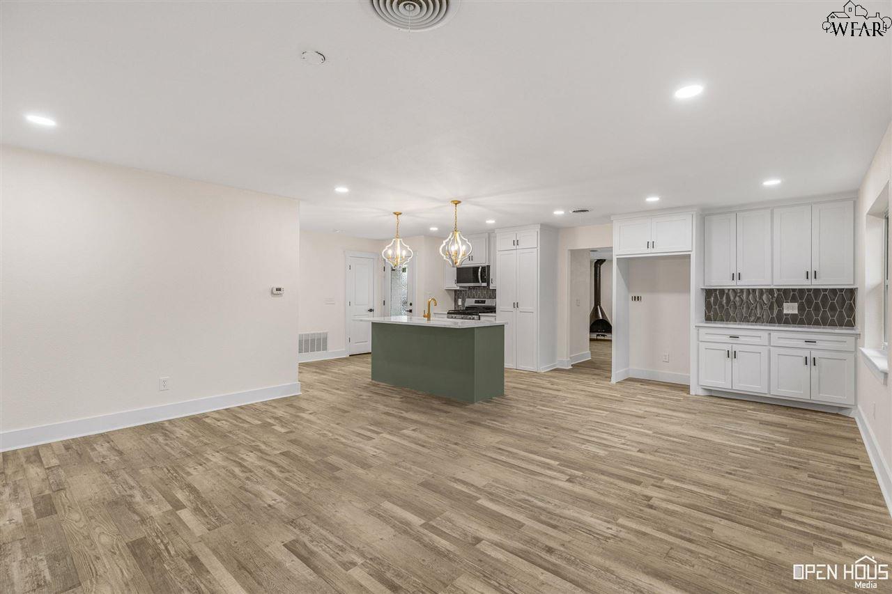 504 W Rebecca Avenue, Iowa Park, Texas image 3