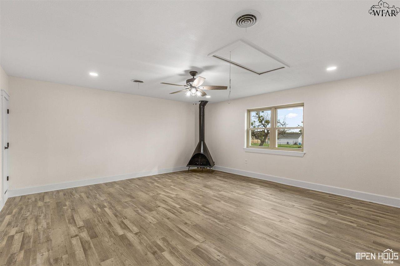 504 W Rebecca Avenue, Iowa Park, Texas image 10
