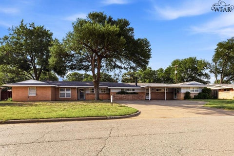 Homes For Rent - 4202 Meadowbrook Drive #1/2- RIGHT SIDE<br/> Wichita County, Wichita Falls, TX 76308