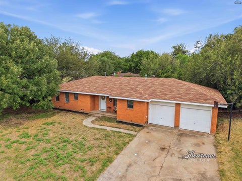 Homes For Sale - 309 S Holly Drive<br/> Burkburnett, TX 76354