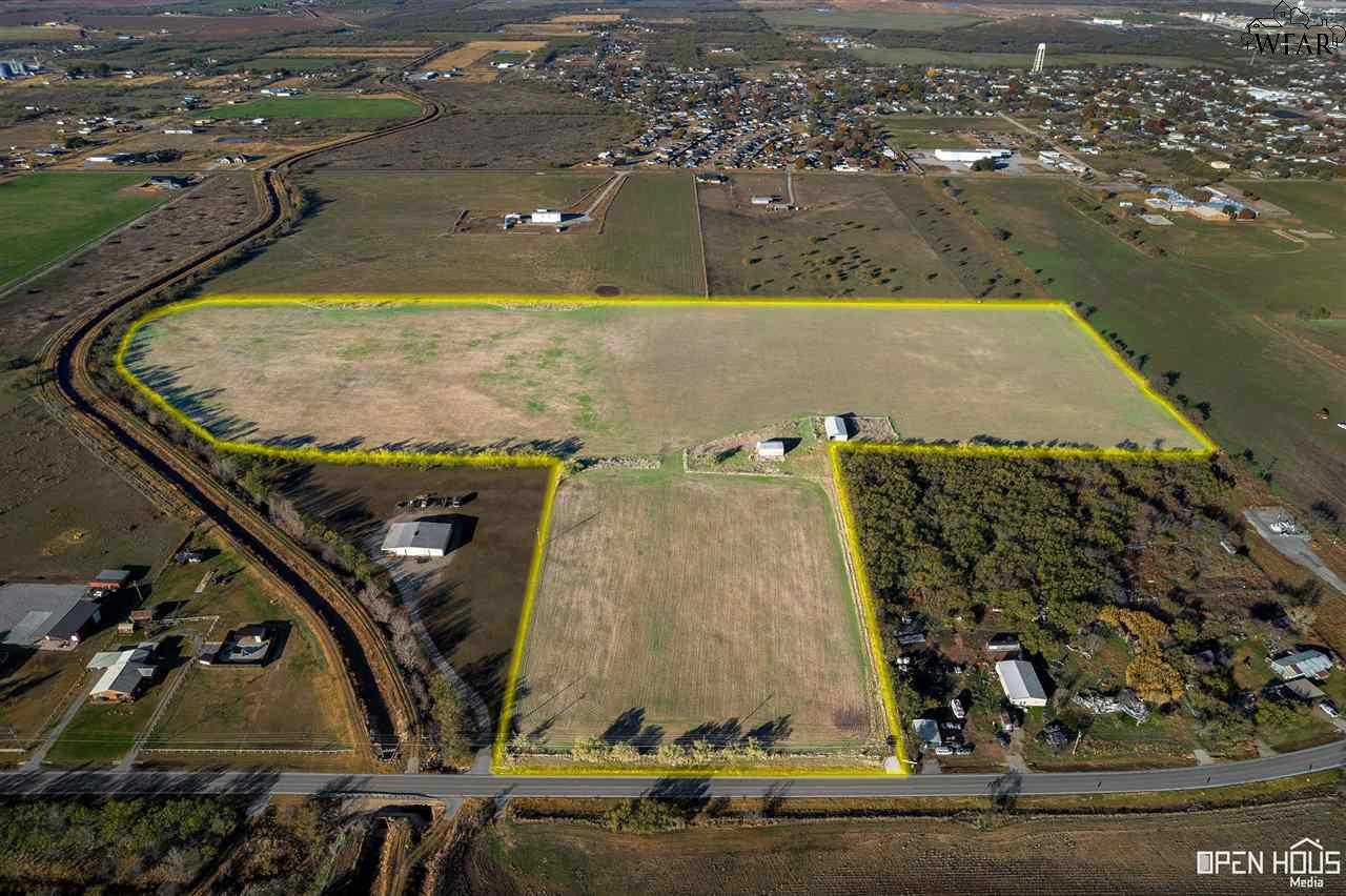1318 S Bell Road, Iowa Park, Texas image 2