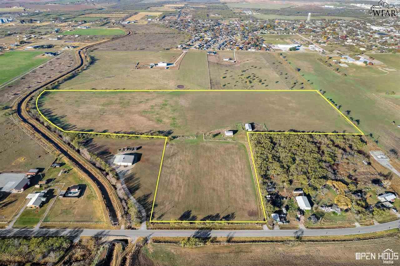 1318 S Bell Road, Iowa Park, Texas image 1