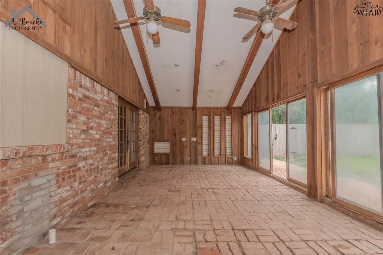 703 Sycamore Drive, Burkburnett, Texas image 28