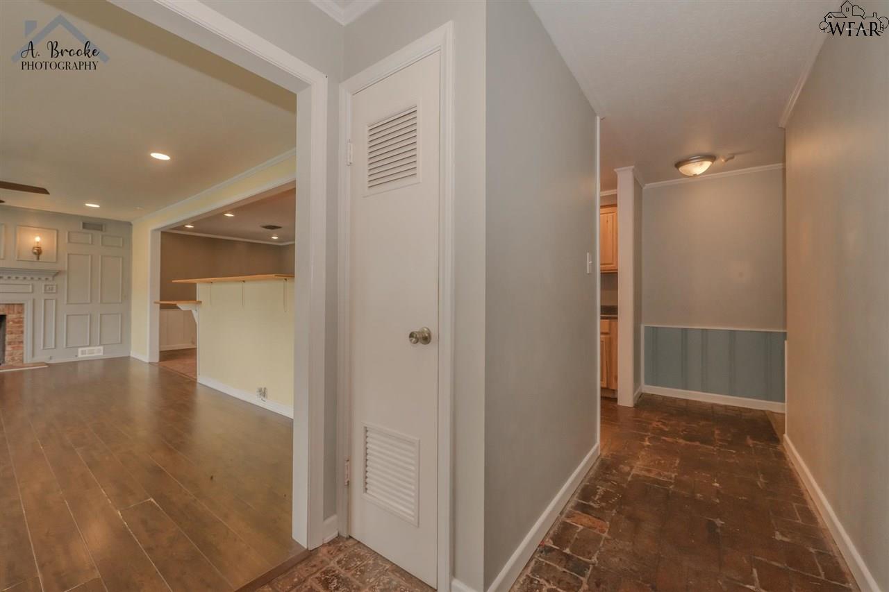 703 Sycamore Drive, Burkburnett, Texas image 5