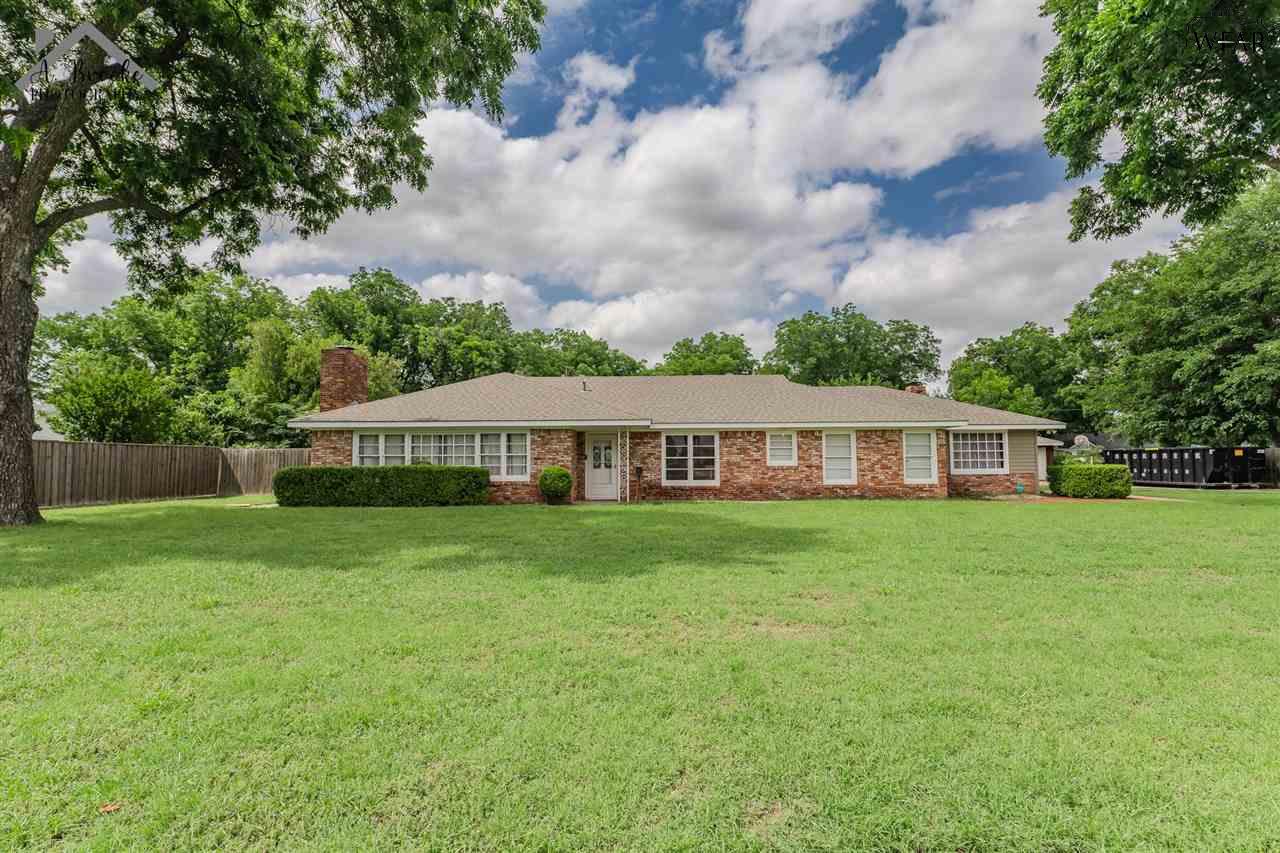 703 Sycamore Drive, Burkburnett, Texas image 1